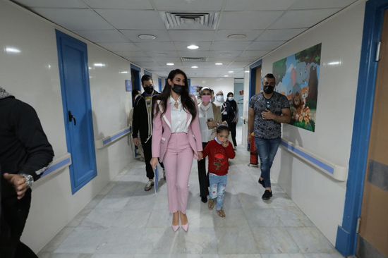 صور زيارة ياسمين صبري لمستشفى أبو الريش