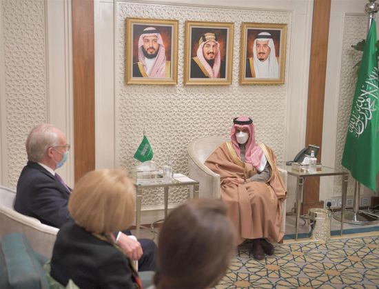 الخارجية السعودية تبحث مع مبعوث أمريكا آخر المستجدات باليمن