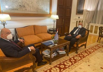 وزير الخارجية المصري ونظيره اليوناني يبحثان تطورات شرق المتوسط