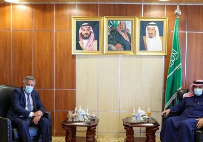 سفير السعودية ودبلوماسي أوروبي يبحثان دعم الحل السلمي باليمن