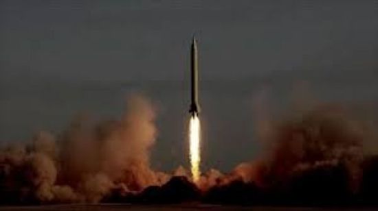 التحالف يتعهد بالحساب.. إسقاط صاروخ حوثي هاجم السعودية