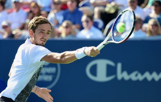 ميدفيديف يتأهل للدور الرابع ببطولة أستراليا المفتوحة على حساب كرايينوفيتش