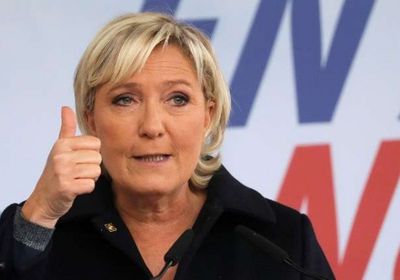 وزير الداخلية الفرنسي يهاجم مارين لوبان بسبب الإسلام