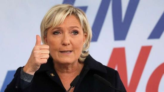 وزير الداخلية الفرنسي يهاجم مارين لوبان بسبب الإسلام