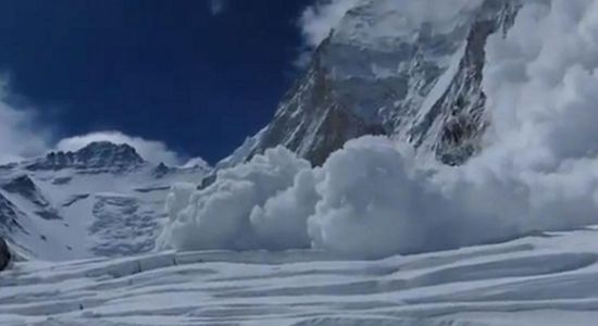 رجال الإنقاذ ينتشلون 9 جثث إثر انهيار كتلة جليدية في الهند