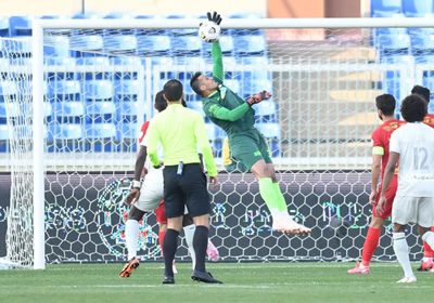 الهلال يسقط في فخ الخسارة أمام ضمك بالدوري السعودي