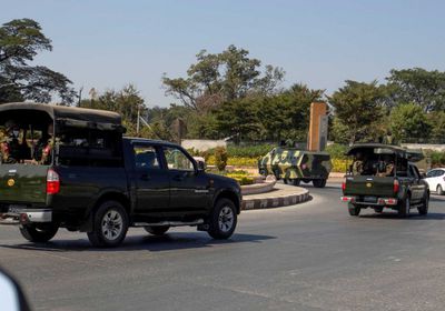 الجيش في بورما يعاود انتشاره في الشوارع