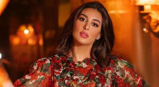 ياسمين صبري تستعرض هدية عيد الحب (صور)