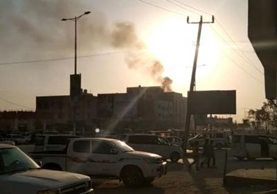 النيران تلتهم مبنى سكني في عتق