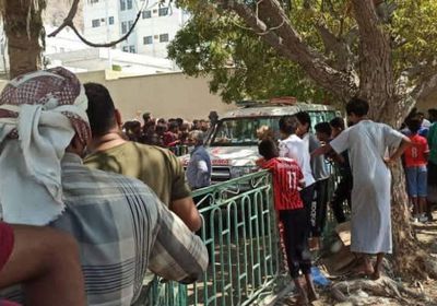 وفاة عاملين في انفجار خط الصرف الصحي ببريد المكلا