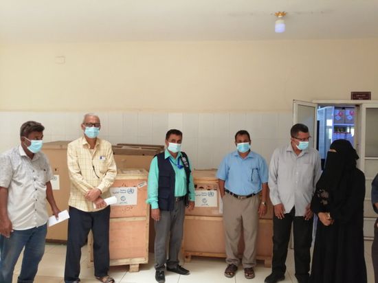 معدات طبية لمختبرات حضرموت المركزية من "الصحة العالمية"