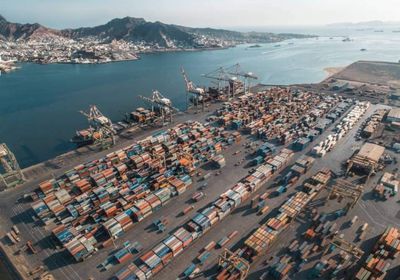 ميناء عدن يتداول 50 ألف حاوية في يناير