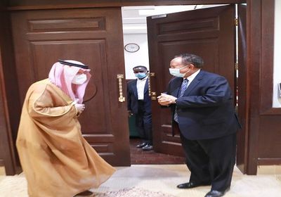 بعد تشكيل الحكومة السودانية.. القطان ينقل تهنئة القيادة السعودية لـ حمدوك