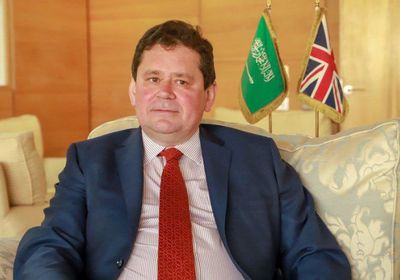 نيل كرومبتون يدين الهجمات الحوثية تجاه السعودية ومأرب