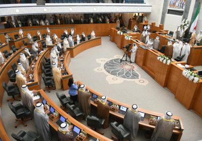  أمير الكويت يقرر تأجيل جلسات مجلس الأمة لمدة شهر