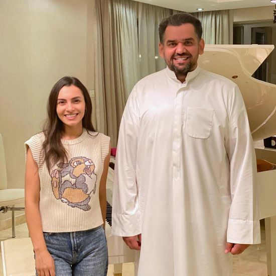 كارمن سليمان وزوجها في ضيافة حسين الجسمي بمنزله بالإمارات