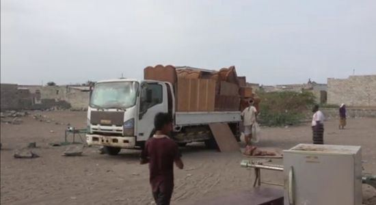 بالفيديو.. أسرة تهرب من القصف الحوثي بحي منظر