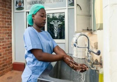 زيمبابوي تبدأ تطعيم العاملين في الرعاية الصحية ضد كورونا