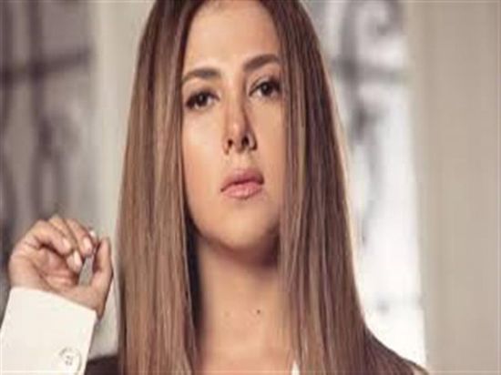 دنيا سمير غانم تكشف عن رأيها في مسلسل "في بيتنا روبوت"