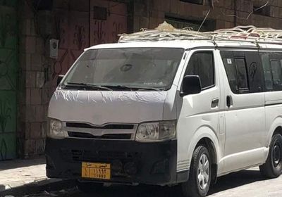 تحت تهديد السلاح.. عصابة تسطو على حافلة في تعز