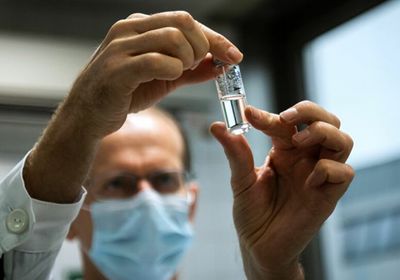 إيطاليا تحقق في لقاحات مزيفة ضد كورونا