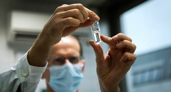 إيطاليا تحقق في لقاحات مزيفة ضد كورونا