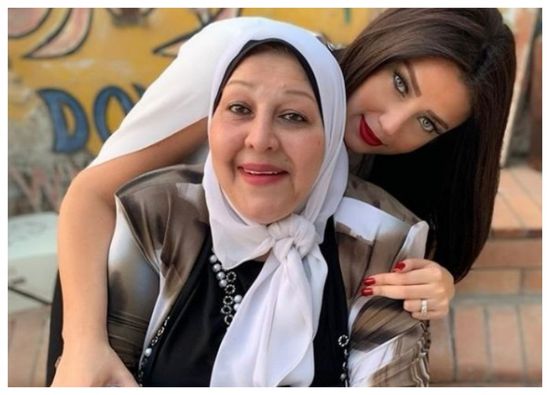 تدهور الحالة الصحية لوالدة رضوى الشربيني بسبب "كورونا"
