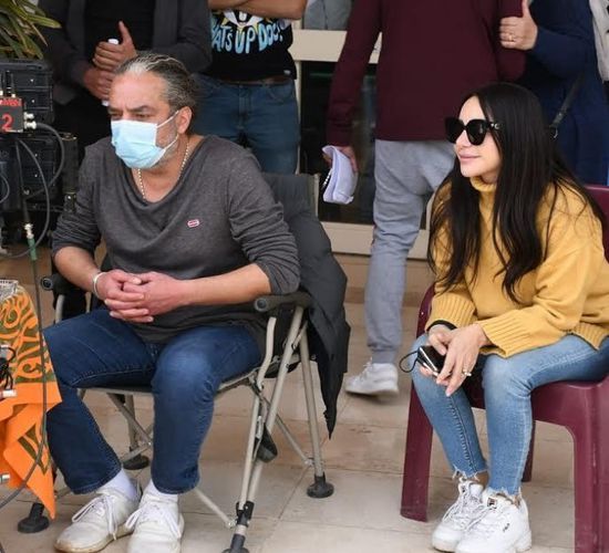 إنجي علاء تنشر صورة جديدة من كواليس "كوفيد 25"