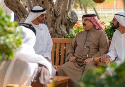  بن راشد وبن زايد يلتقيان العاهل البحريني في أبوظبي