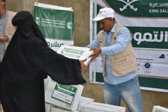 مساعدات غذائية سعودية للنازحين في مديرية الريف