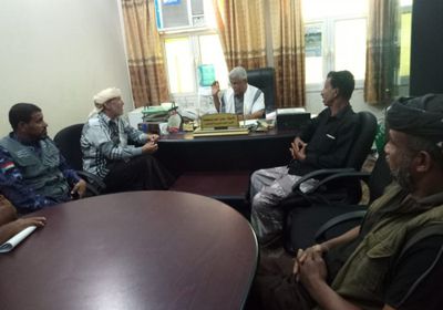 انتقالي الشحر يبحث مع السلطة المحلية أزمة الميناء