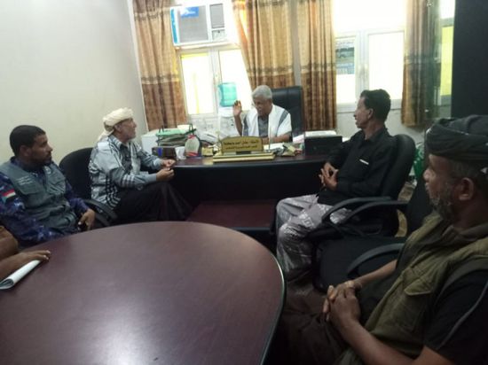 انتقالي الشحر يبحث مع السلطة المحلية أزمة الميناء