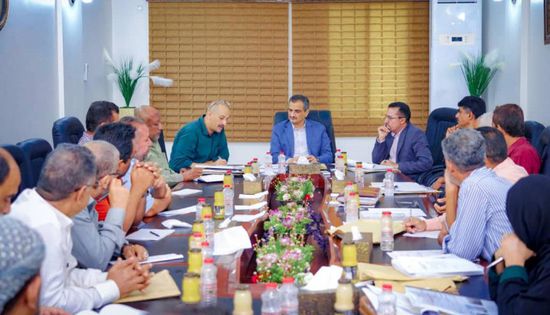 لملس يناقش أزمة الموارد بمؤسسة مياه عدن وأبرز احتياجاتها