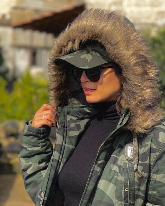 منة فضالي بإطلالة شتوية في أحدث ظهور لها