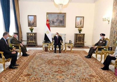 السيسي يلتقي قائد القيادة المركزية الأمريكية ويبحثان العلاقات العسكرية