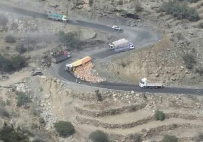 انقلاب شاحنة بنقيل ظمران في تعز