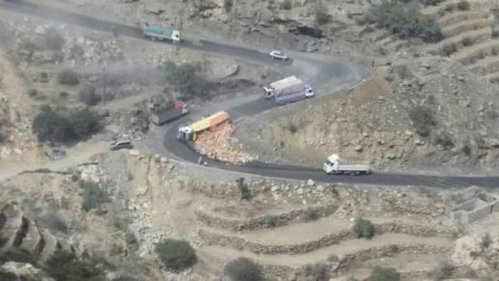 انقلاب شاحنة بنقيل ظمران في تعز