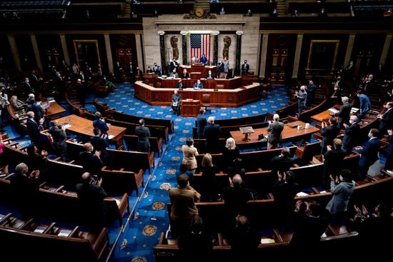 النواب الأمريكي يوافق على مشروع قانون لتخفيف آثار كورونا