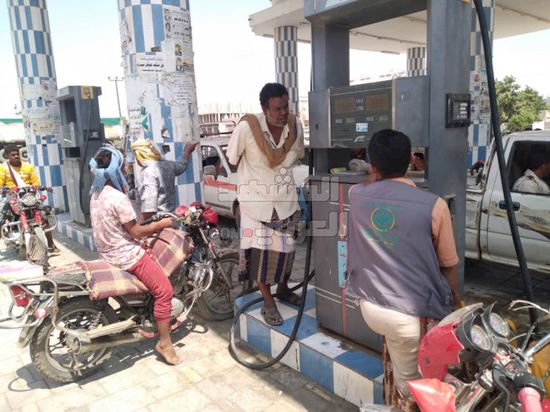 "انتقالي خنفر" يتفقد التزام محطات المحروقات بتسعيرة البيع