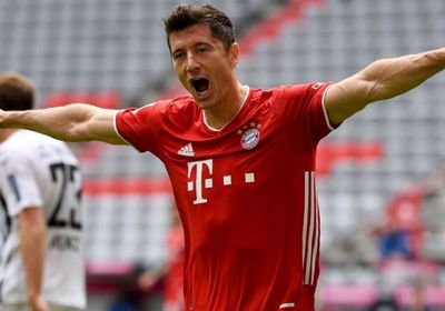 ليفاندوفسكى يتوج بلقب رجل مباراة البايرن ولاتسيو