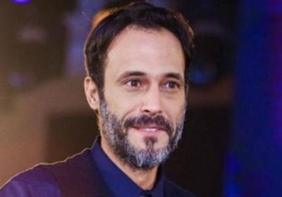بعد اقتباس اسمه في المسلسل.. يوسف الشريف يهنئ صناع "في بيتنا روبوت"