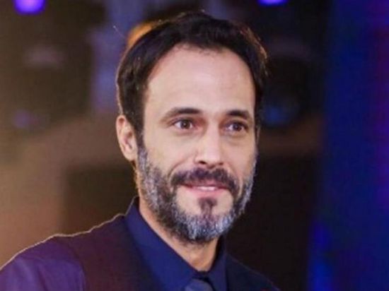 بعد اقتباس اسمه في المسلسل.. يوسف الشريف يهنئ صناع "في بيتنا روبوت"