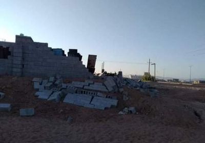 سلطة شبوة الإخوانية تهدم مستودع أحد المواطنين (صور)