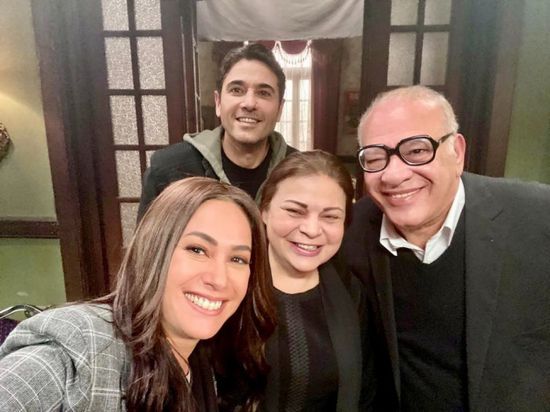 صلاح عبدالله مع أحمد عز وهند صبري في كواليس "هجمة مرتدة"