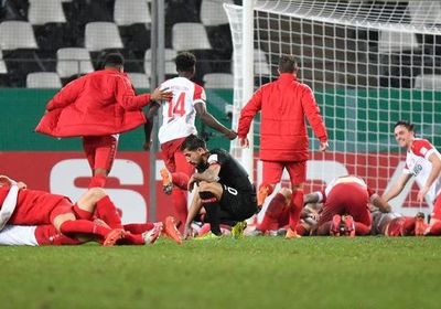 إصابة لاعبين من روت فايس إيسن بكورونا قبل مواجهة كيل بكأس ألمانيا