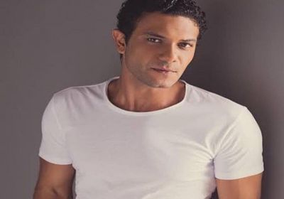آسر ياسين يكشف عن قصة حبه لزوجته