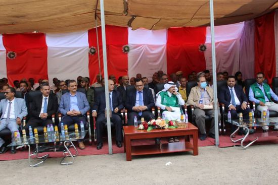 السقطري ولملس يطلقان مشروع مكافحة الجراد