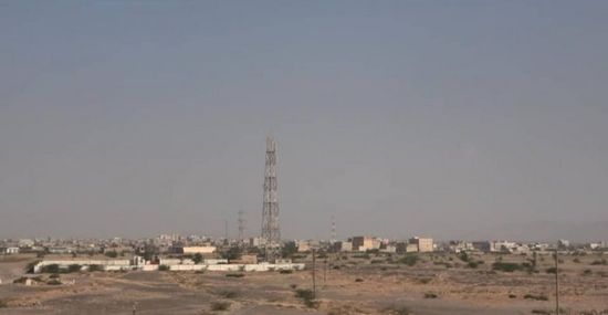 مليشيا الحوثي تهاجم مواقع سكنية في حيس و"المشتركة" ترد