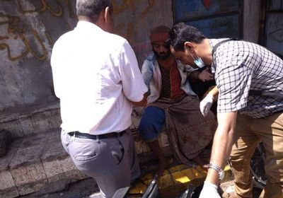 "صحة ردفان " يوزع كراسي متحركة لذوي الإعاقات الحركية