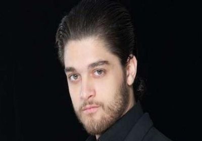 عمر خورشيد يطلب الدعاء لوالده بعد إصابته بذبحة صدرية